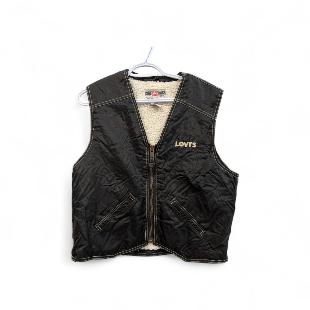 Vintage Levi’s Sherpa-Lined Nylon Vest – Y2K, Made in Korea